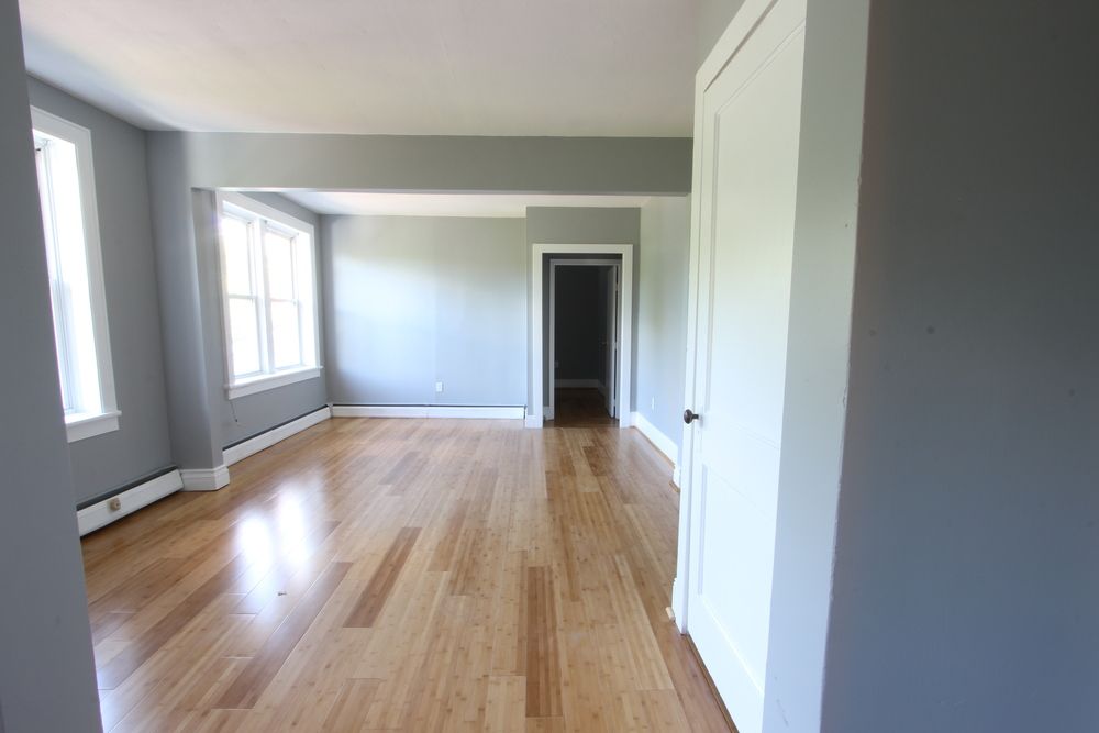 Applewood Apartments and Restaurant: 120 North Rd, Highland, NY 12528